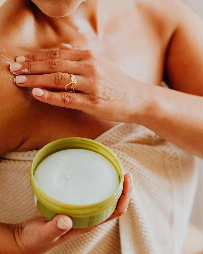 SPF 50+ Hafif Yüz Fluidi — uygulama