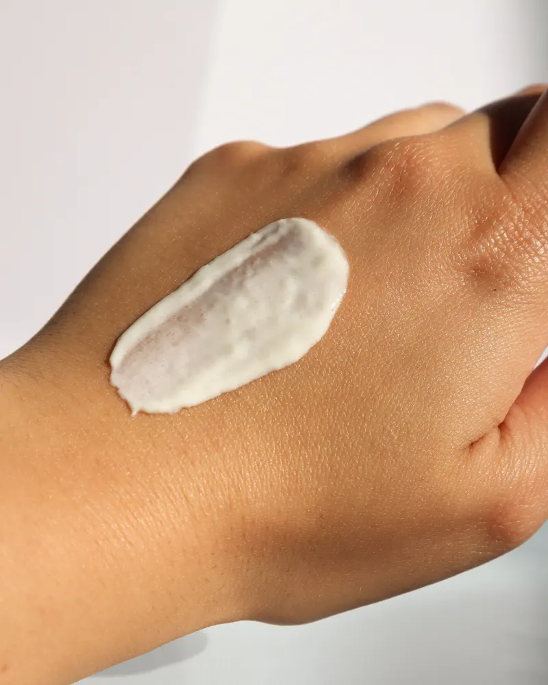 SPF 50+ Hafif Yüz Fluidi dokusu